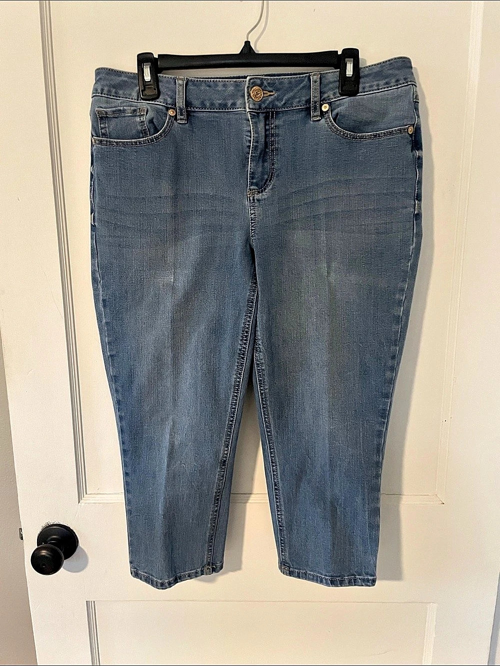 Silver Jeans Co. Suki. Straight Leg Jeans in Blue